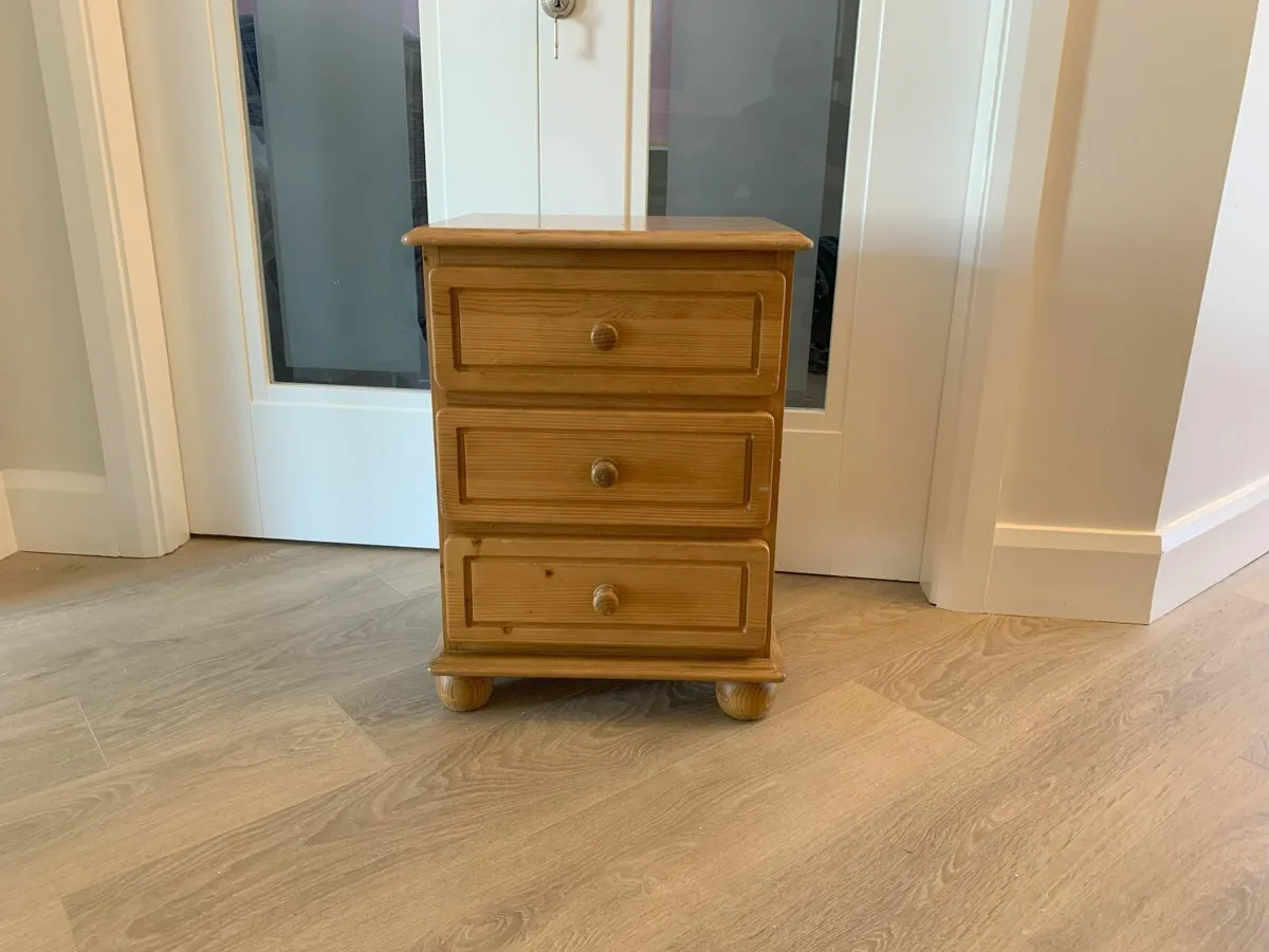 3 drawer bedside nightstand table in solid pine - Image 1