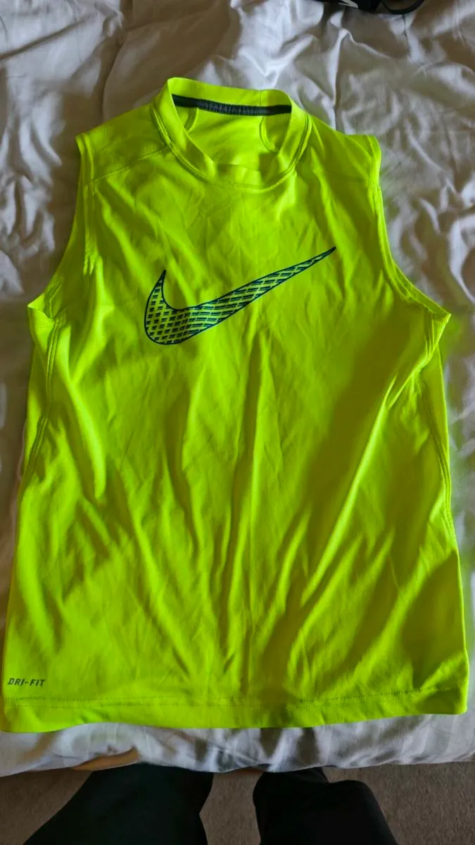 Sleeveless(tank) Nike Yellow Dri-Fit - Image 1