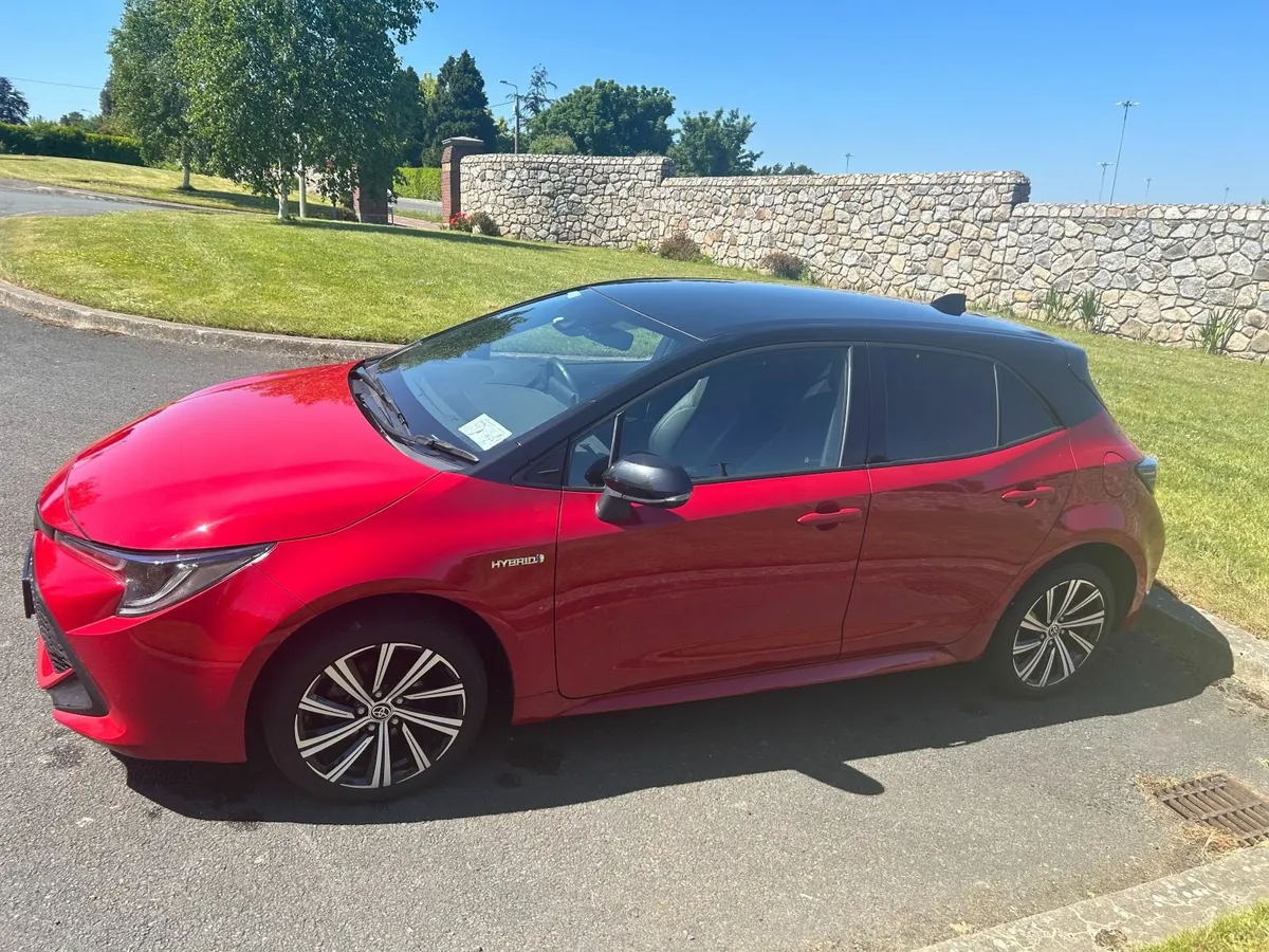 2022 Toyota Corolla Luna Sport Hatchback Hybrid - Image 3