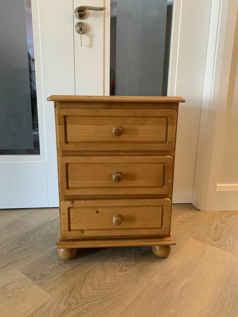 3 drawer bedside nightstand table in solid pine - Image 2