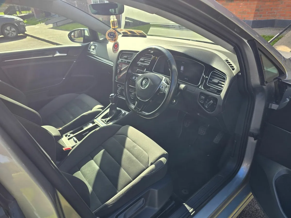 Volkswagen Golf 2017 - Image 2
