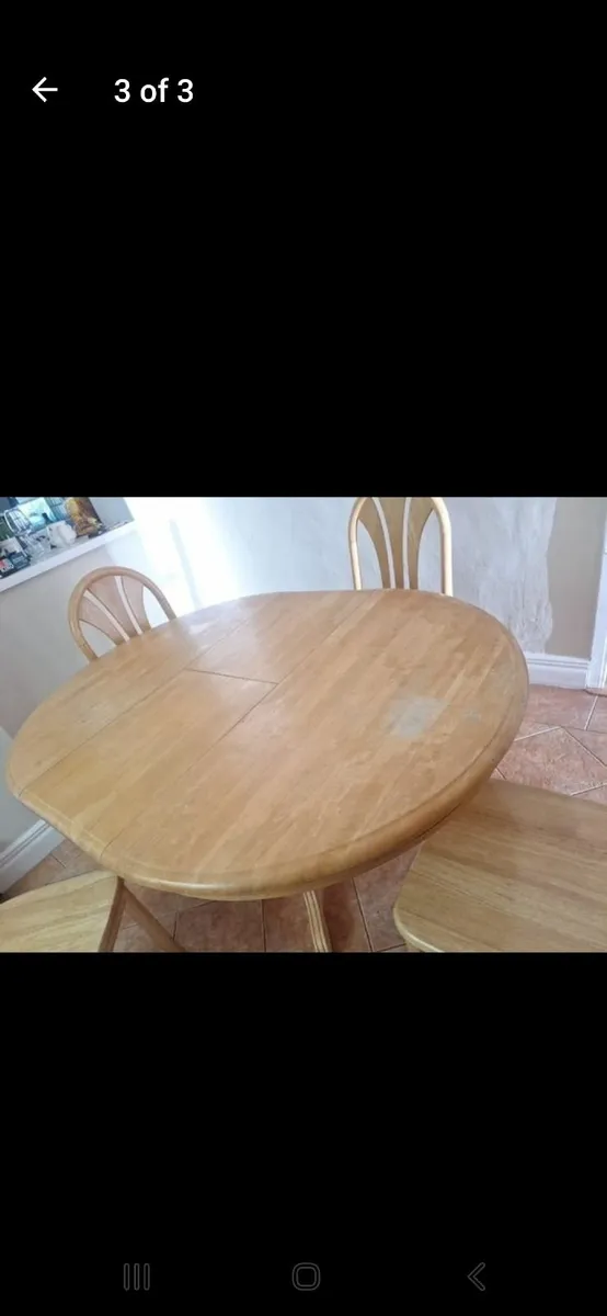 Extendable kitchen table and chairs - Image 3