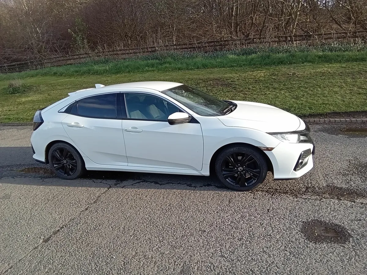 Honda Civic 2018 - Image 2