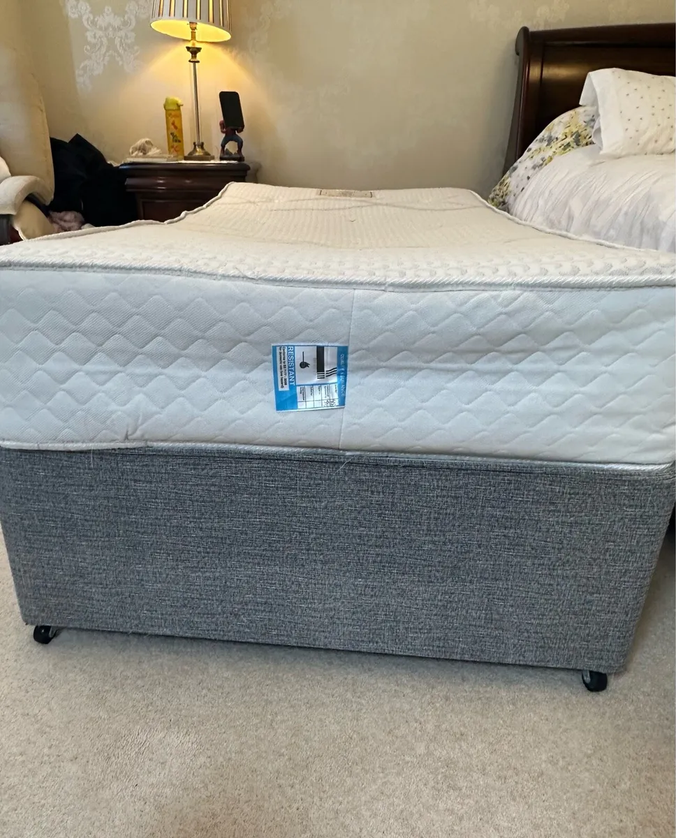 Single bed - Image 1