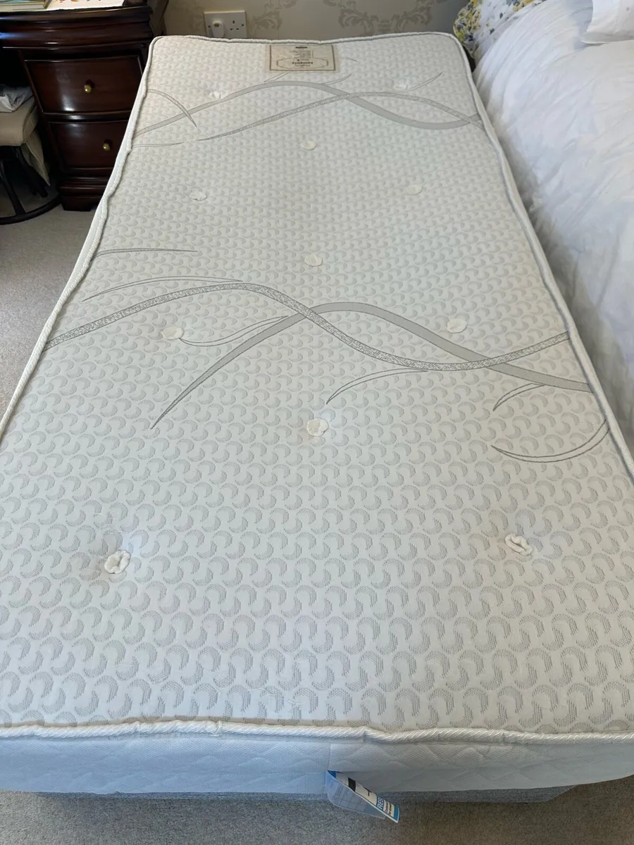 Single bed - Image 3