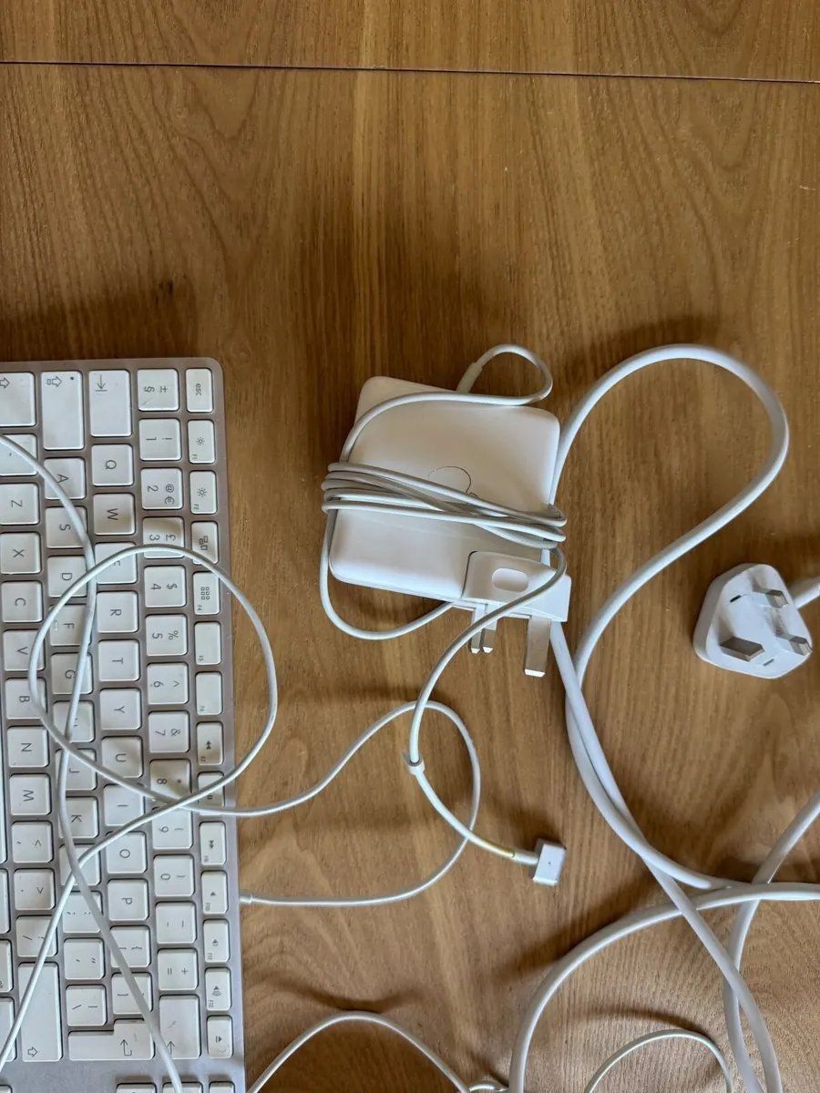 Mac Keyboard/Mouse/Charger - Image 3