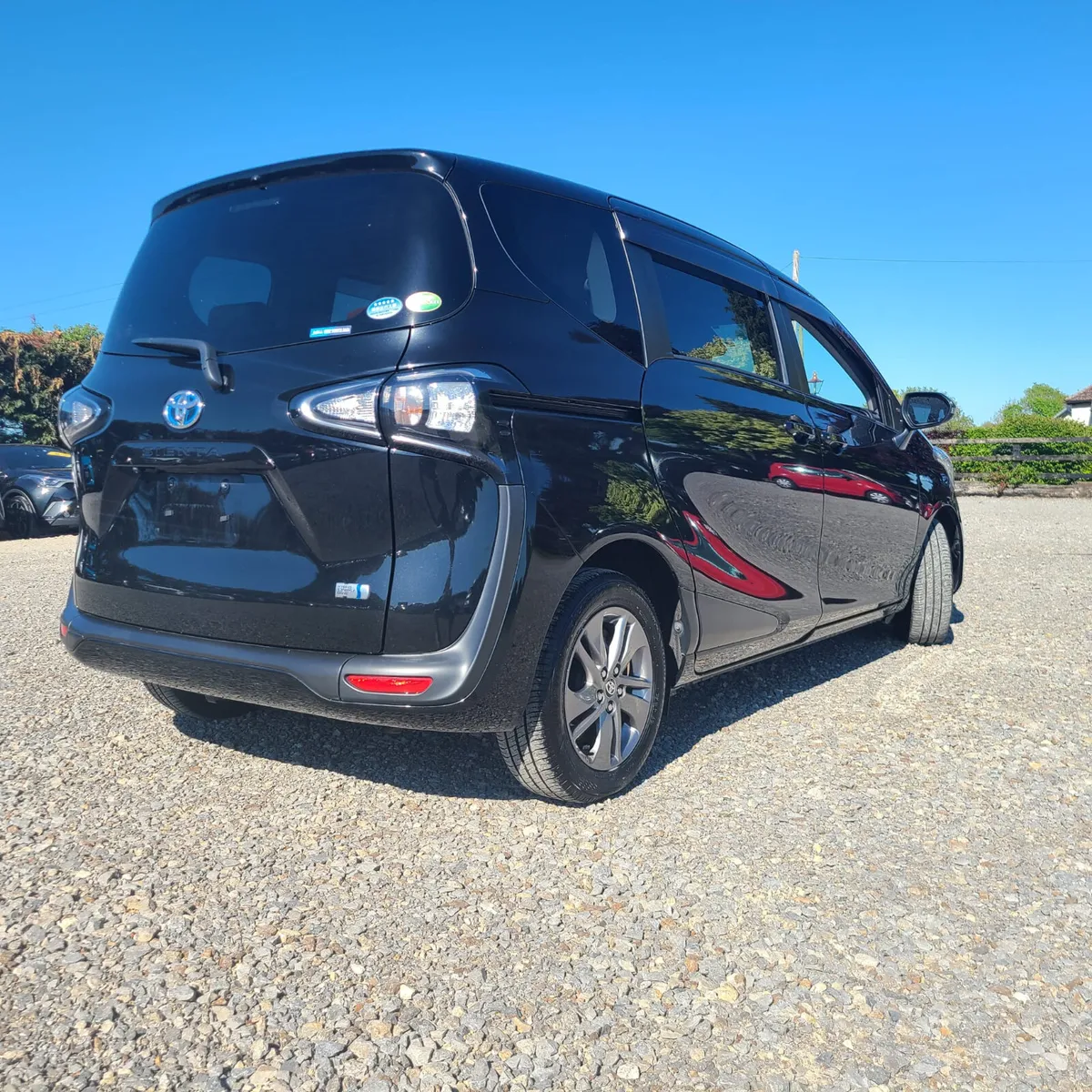 2019 Toyota Sienta Hybrid - Image 4