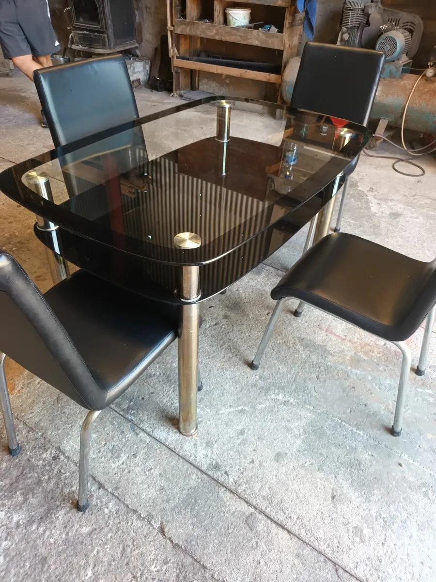 Kitchen table and chairs - Image 3