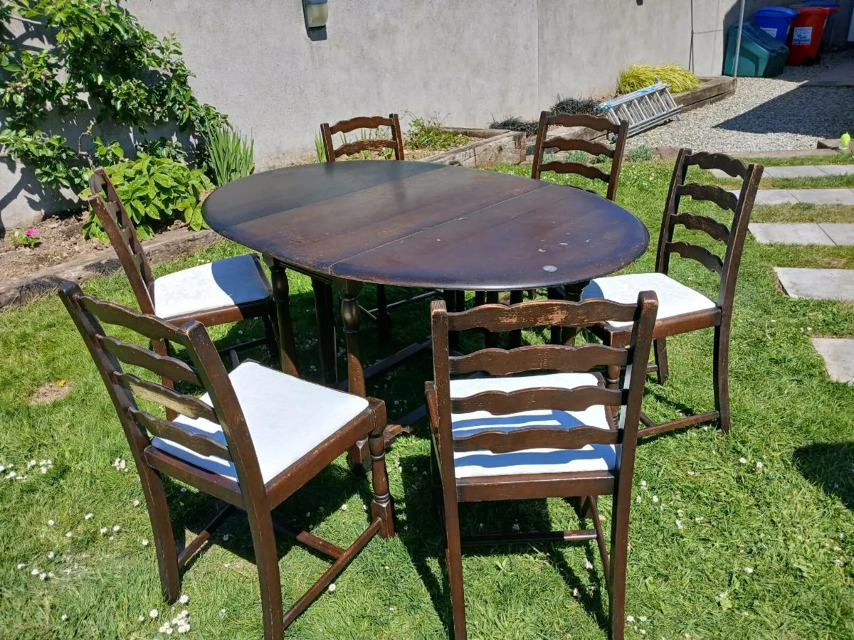 Table and Chairs - Image 2