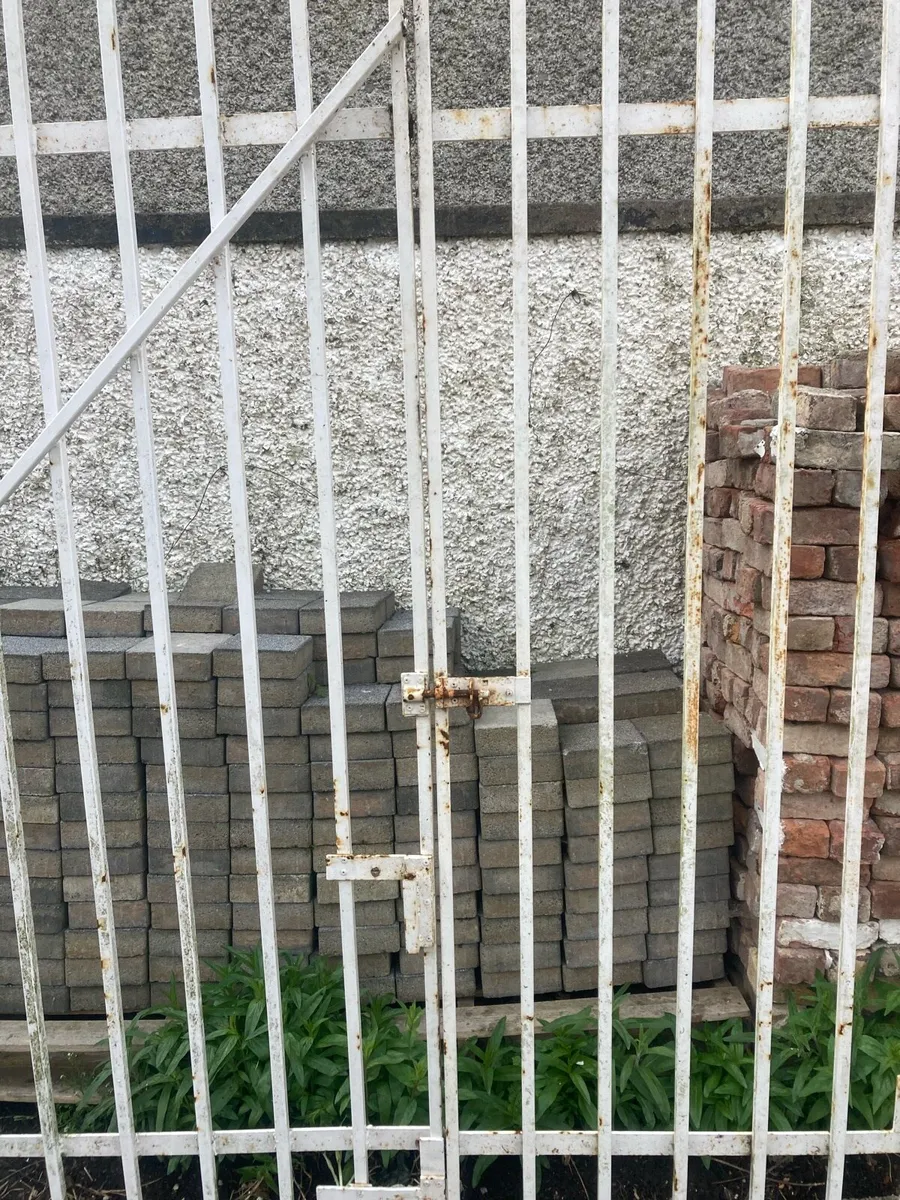 Gates - Image 2