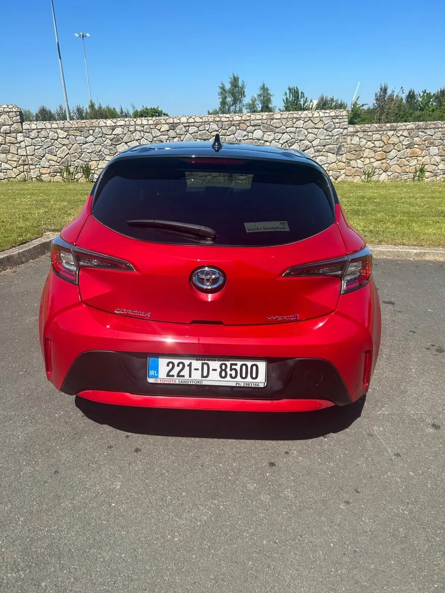 2022 Toyota Corolla Luna Sport Hatchback Hybrid - Image 4