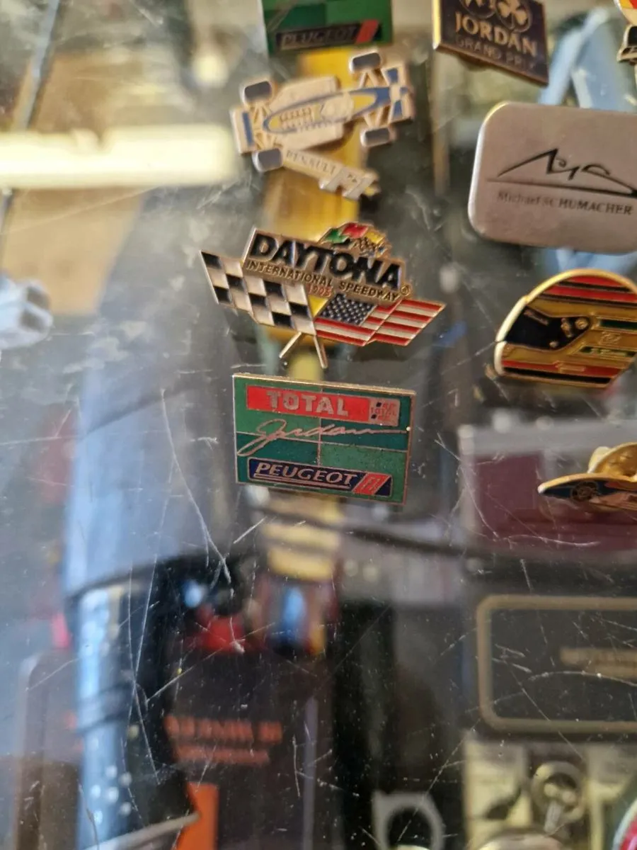Vintage Ferrari Formula 1 Badges Pins - Image 4