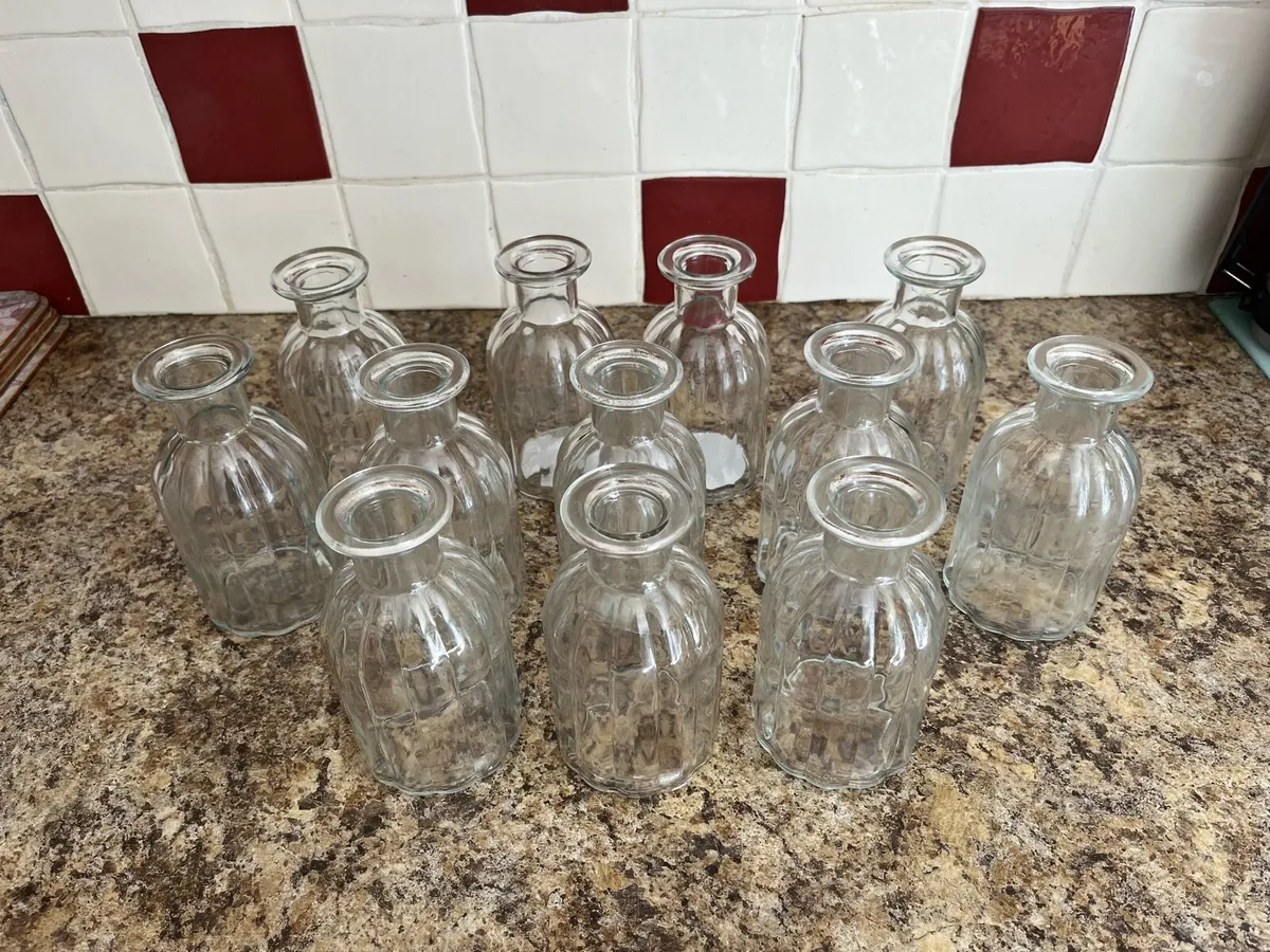 12 short neck vases - Image 1