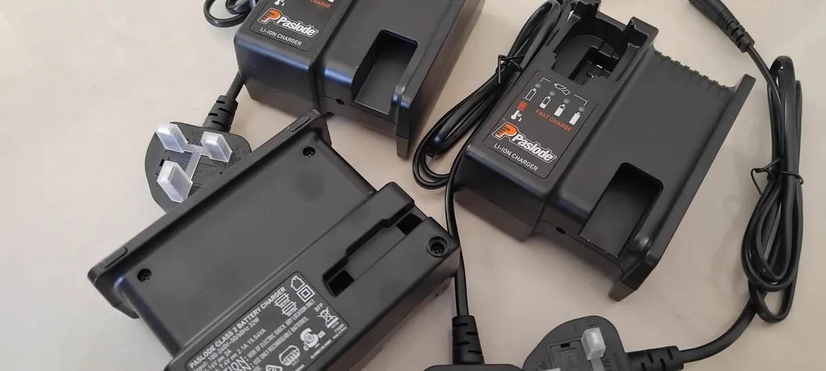 Paslode LI-ION Chargers 240v - Image 4
