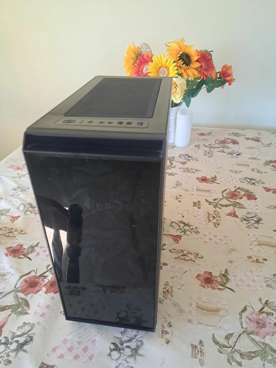 i9-13900KF 4070ti Gaming PC & lots of extras - Image 1