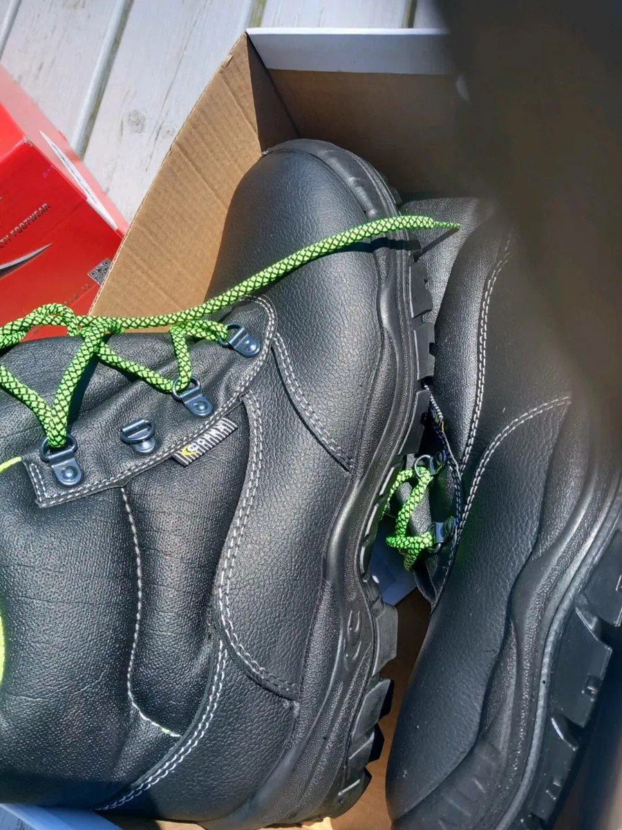 New boots safety size 10 - Image 2