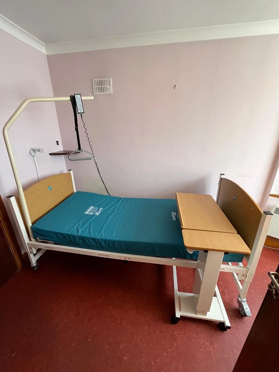 Hospital bed - Image 1