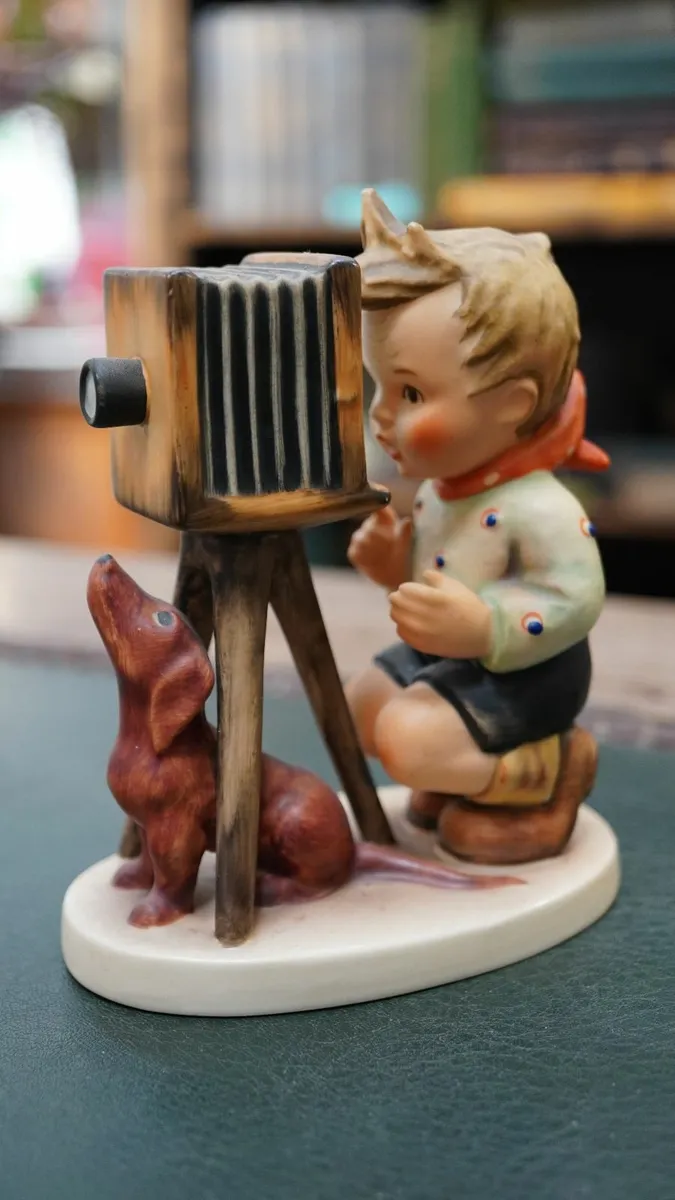 Goebel Hummel Figurine - The Photographer - Image 2