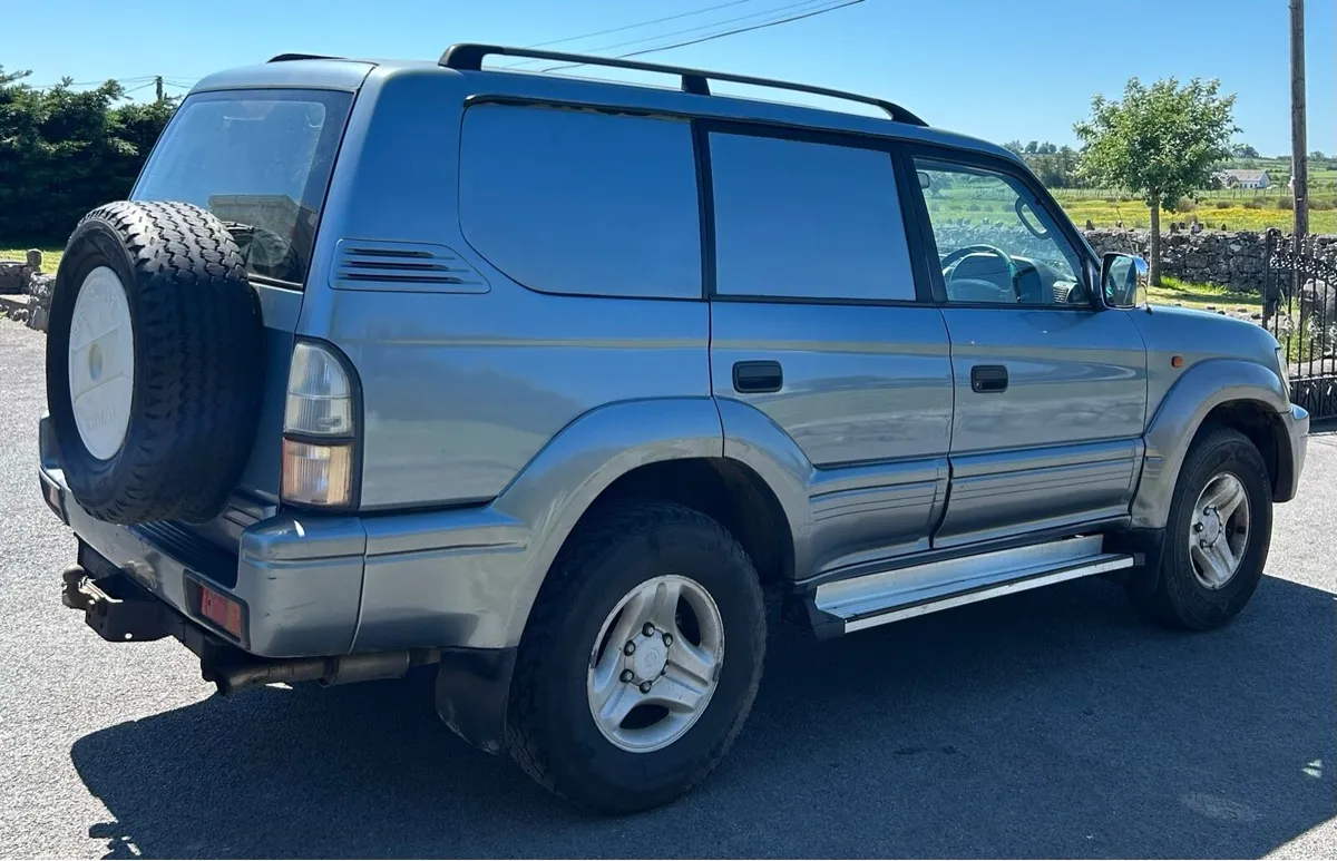 00 Toyota landcruiser **New Doe** - Image 1