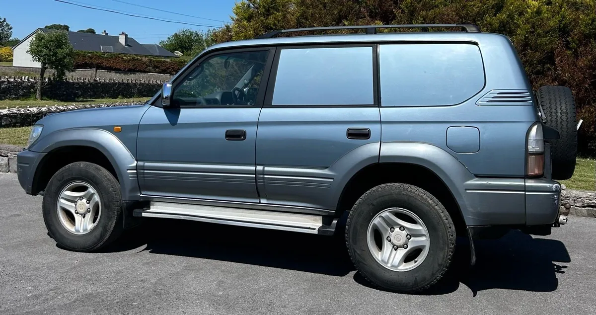 00 Toyota landcruiser **New Doe** - Image 2