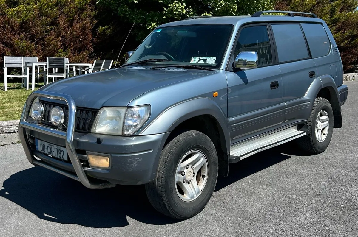 00 Toyota landcruiser **New Doe** - Image 3