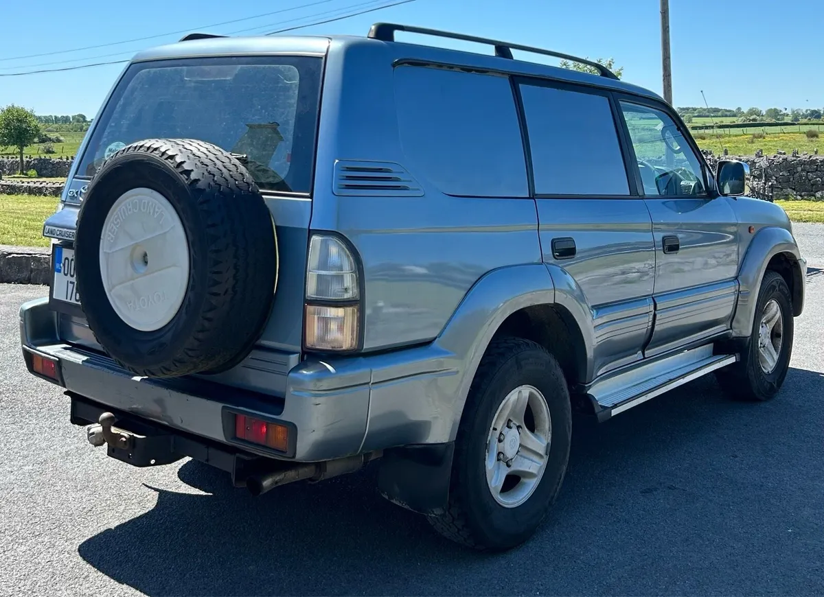 00 Toyota landcruiser **New Doe** - Image 4