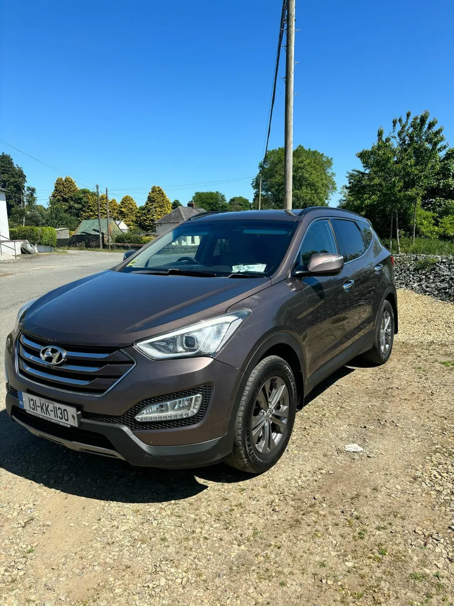 131 Hyundai Santa Fe 4WD EXECUTIVE  7 SEATS - Image 1