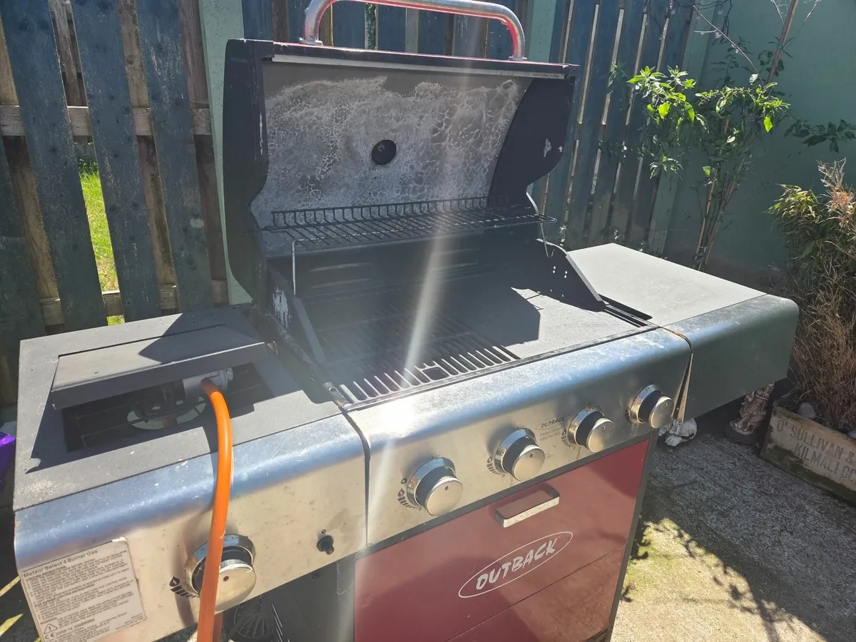 Gas bbq 5 burner - Image 1