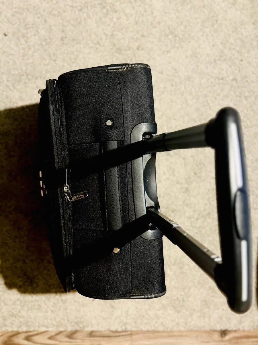Tommy Hilfiger Trolley Bag – Like New – €70 - Image 4