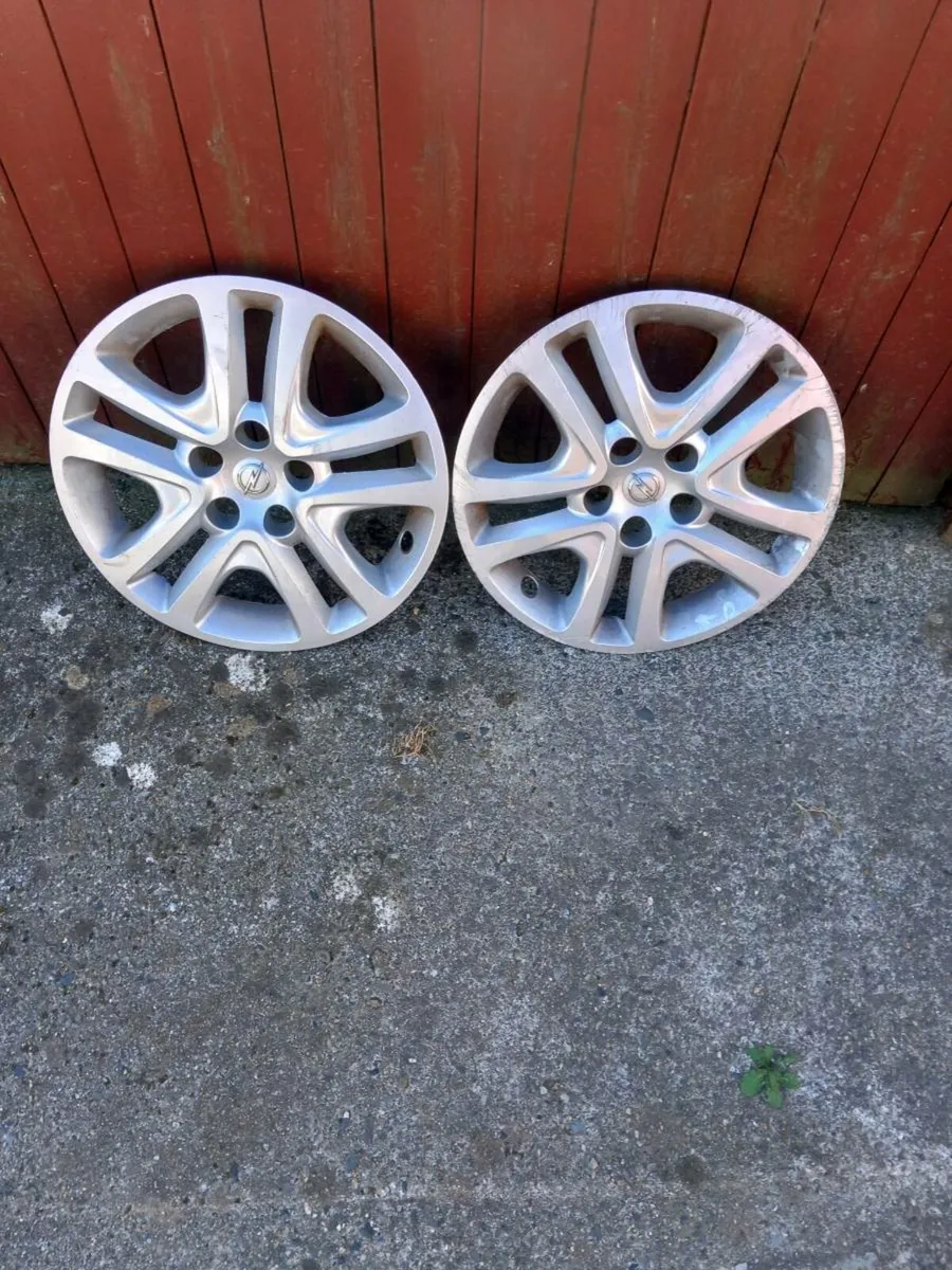 Wheel trims astra k 16 inch 3 great 1 fair.