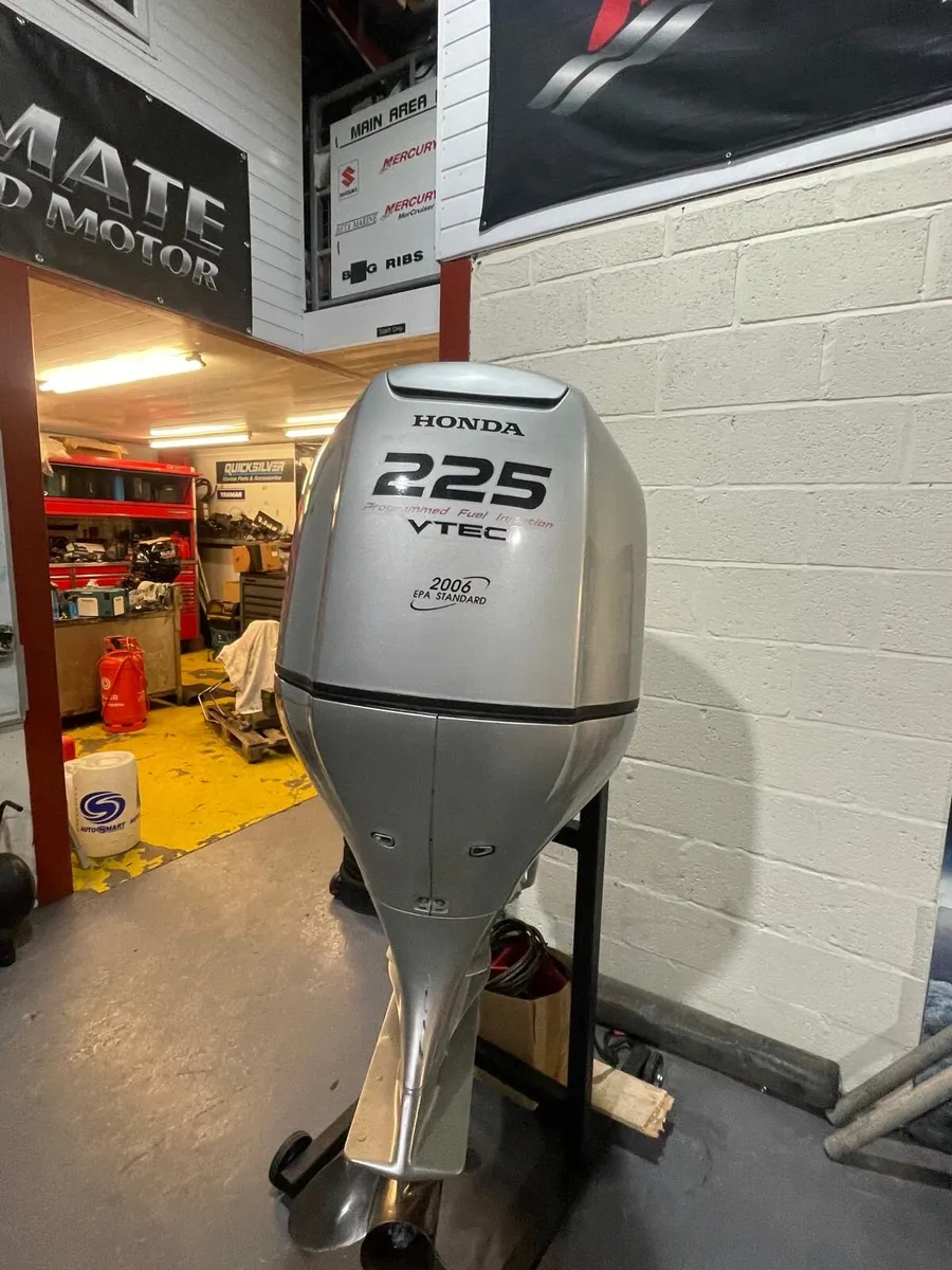 Honda 225HP Outboard Motor *LOW HOURS*