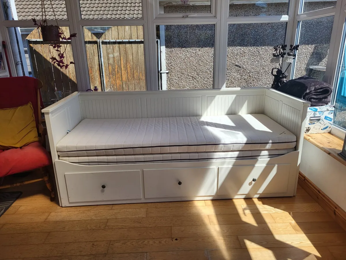Day-bed - Image 1