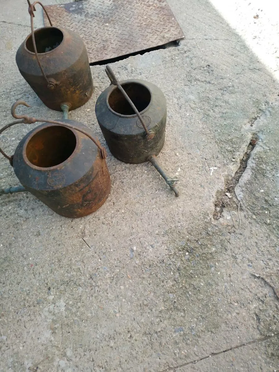 Old cast iron pots - Image 2