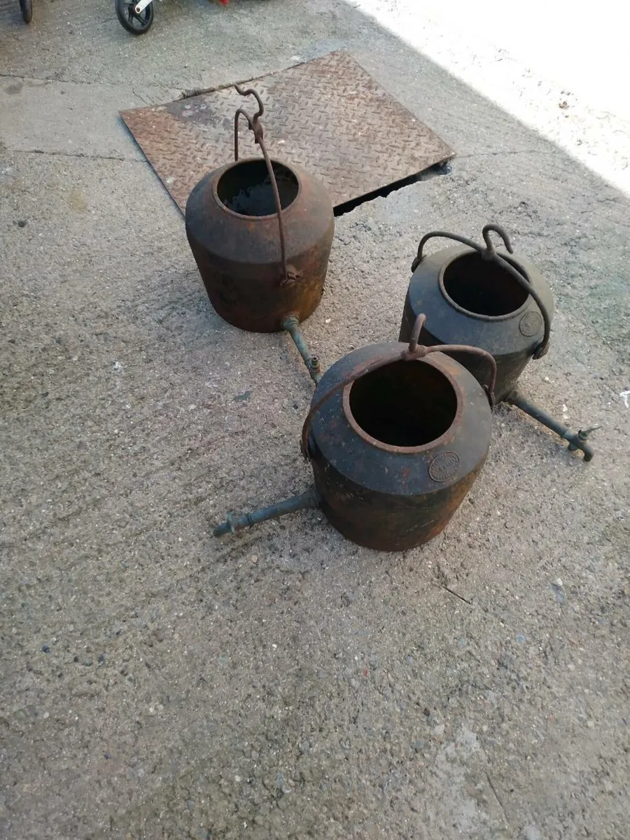 Old cast iron pots - Image 3
