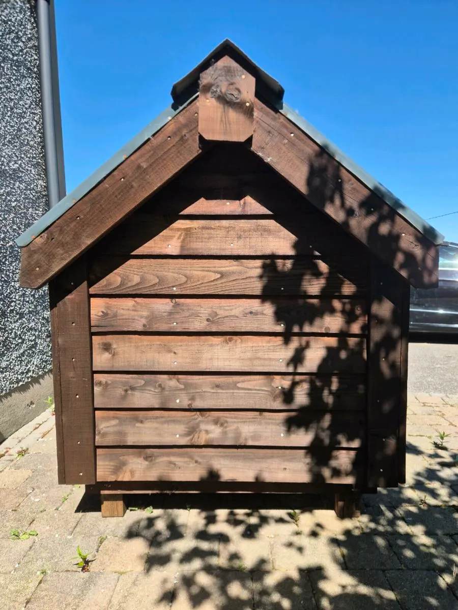 Large wooden dog kennel - Image 3