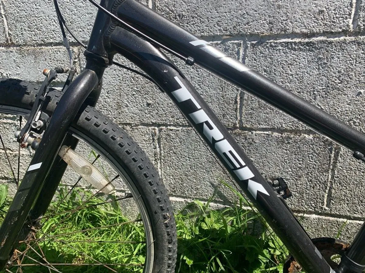 Trek young adult bicycle - Image 1