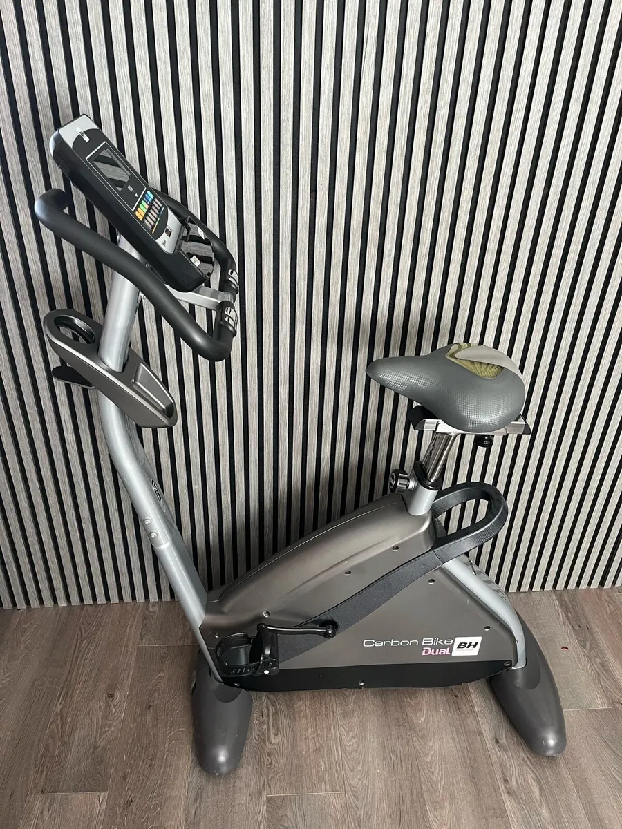 Exercise bike /24st user capacity / BH fitness - Image 2