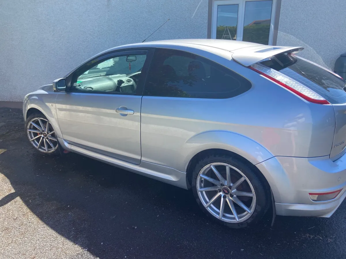 Ford Focus 2010 - Image 3