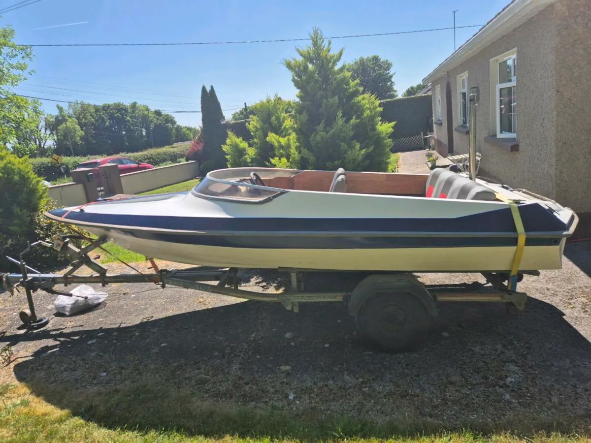 Speed boat with trailer and fuel tank - Image 4
