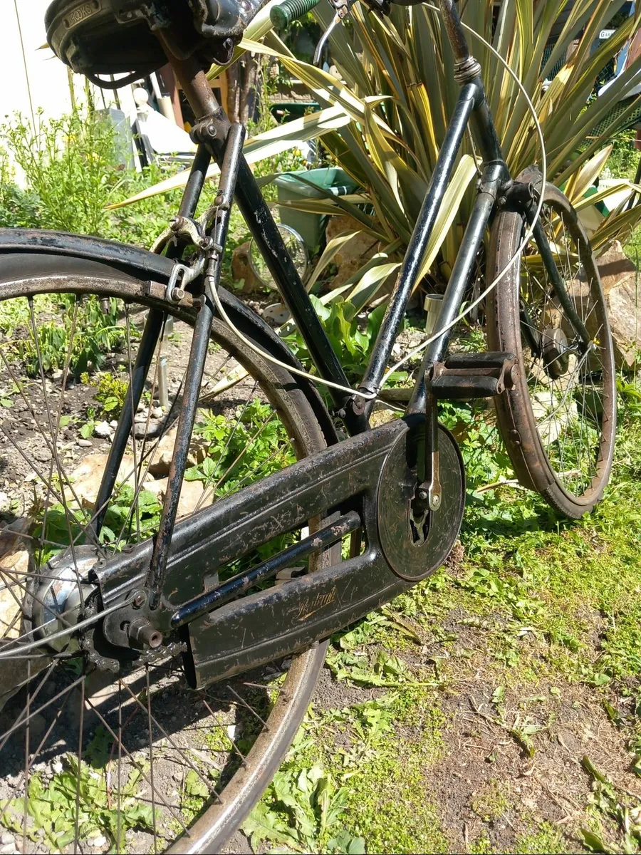 Antique ladies bicycle - Image 4