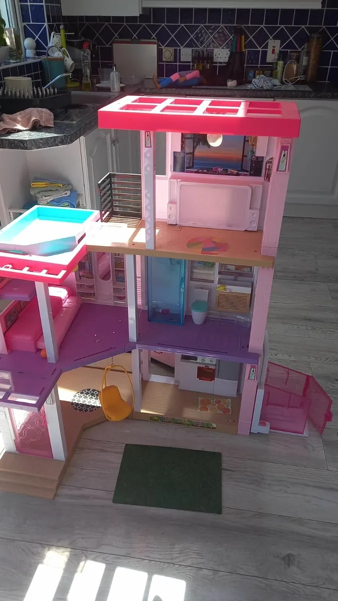 Barbie Dream House - Image 1
