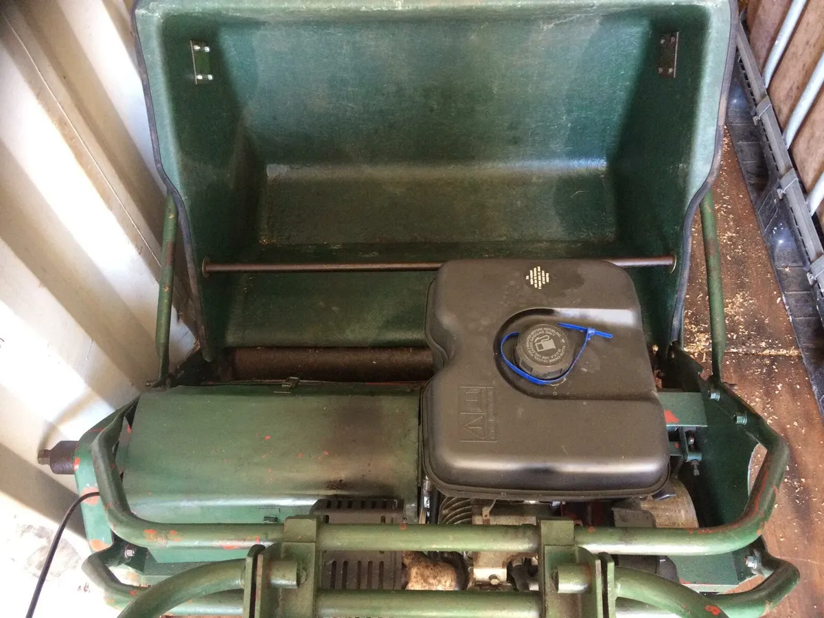 Briggs and Stratton mower - Image 3