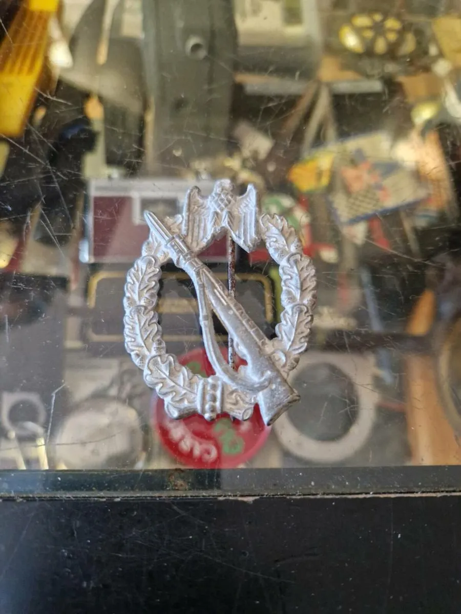 Vintage German WW2 Badge - Image 1