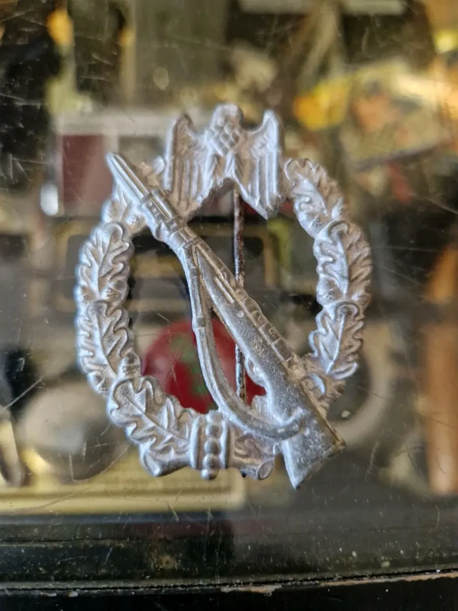 Vintage German WW2 Badge - Image 2