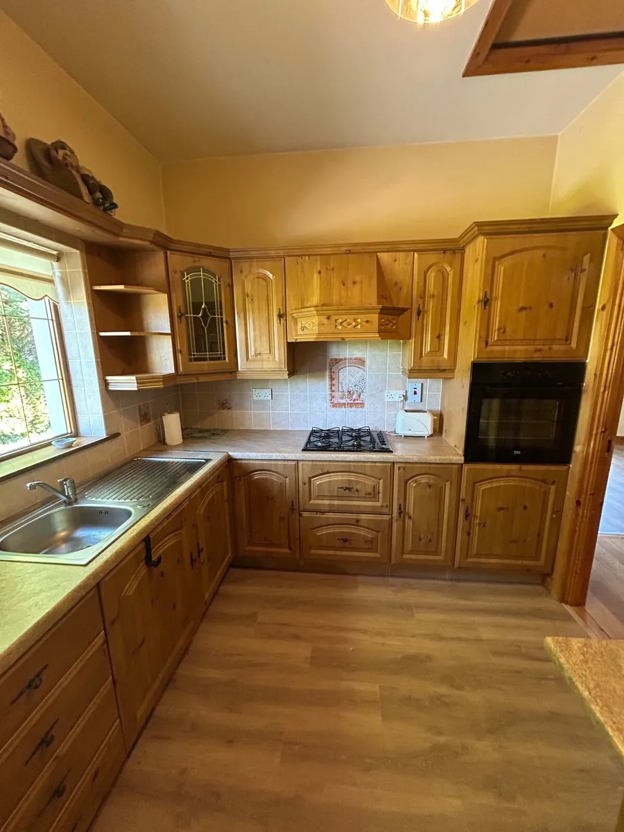 Full Kitchen - Image 1