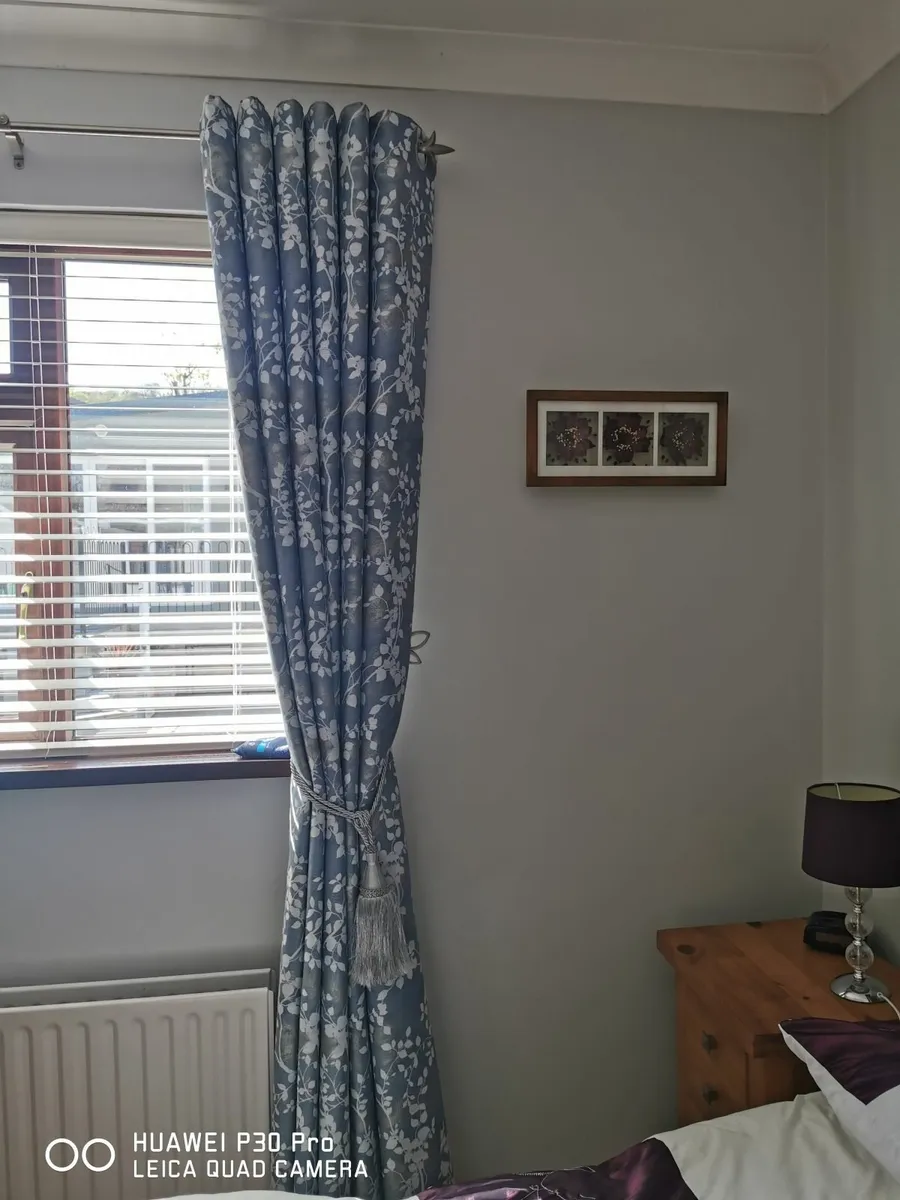 Curtains - Image 2