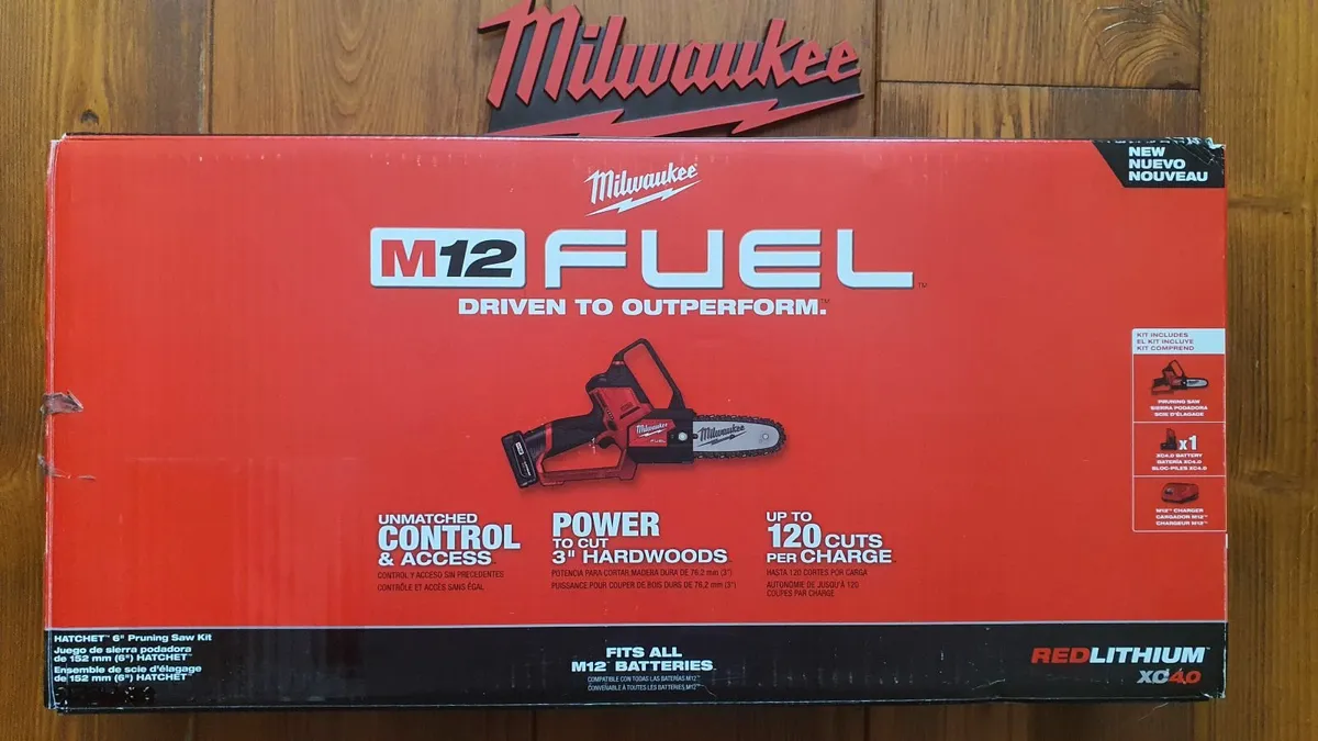 Milwaukee M12 Fuel Pruning Chainsaw kit - Image 1