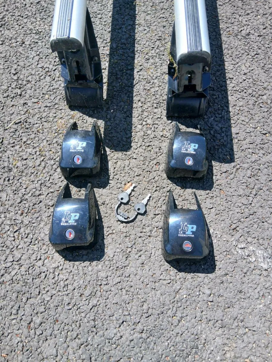Toyota Avensis roof rails/rack - Image 1