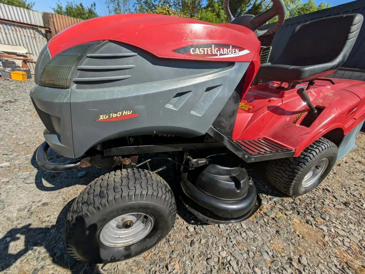 Ride on lawnmower - Image 1