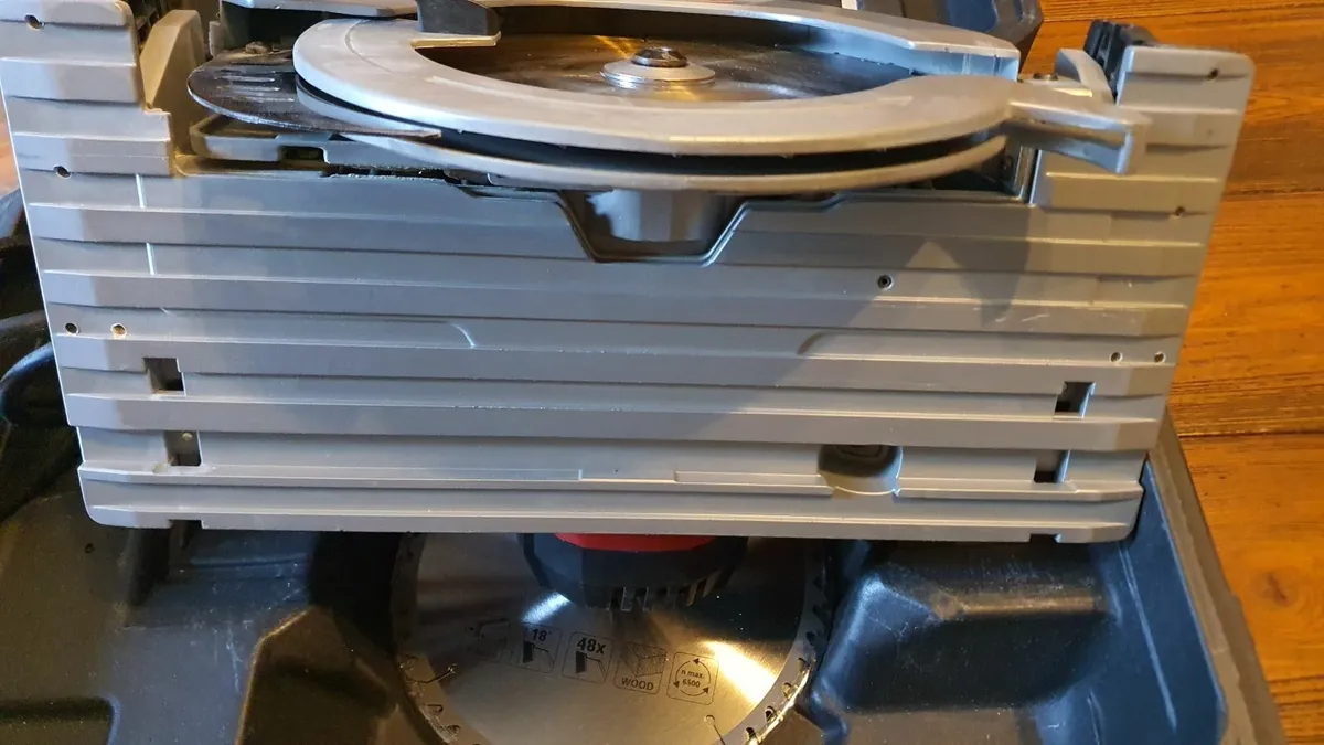 2200W Milwaukee 235mm Circular Saw - Image 4